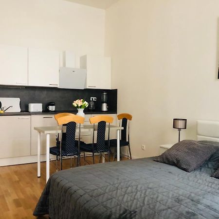 Modern Cozy Apartment In Central ปราก ภายนอก รูปภาพ