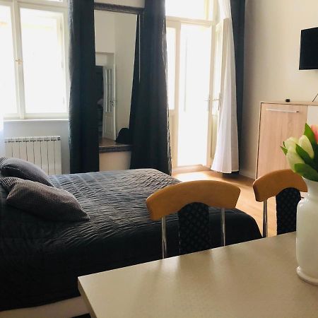 Modern Cozy Apartment In Central ปราก ภายนอก รูปภาพ