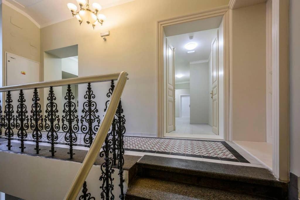 Modern Cozy Apartment In Central ปราก ภายนอก รูปภาพ